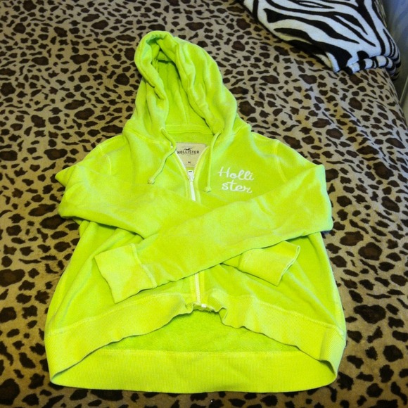 TRADED NWOT Lime green hollister sweater