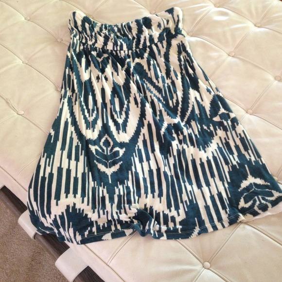 🎉Host Pick🎉Velvet strapless pattern dress - Picture 2 of 4