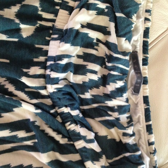 🎉Host Pick🎉Velvet strapless pattern dress - Picture 3 of 4