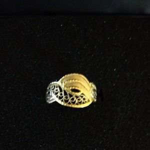 Gold ring. 14k gold.