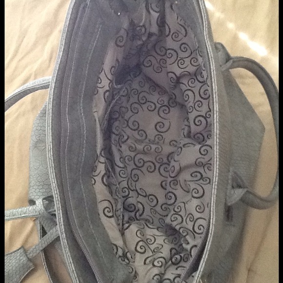 💢💢SOLD💢💢Grey Weekender - Picture 2 of 3