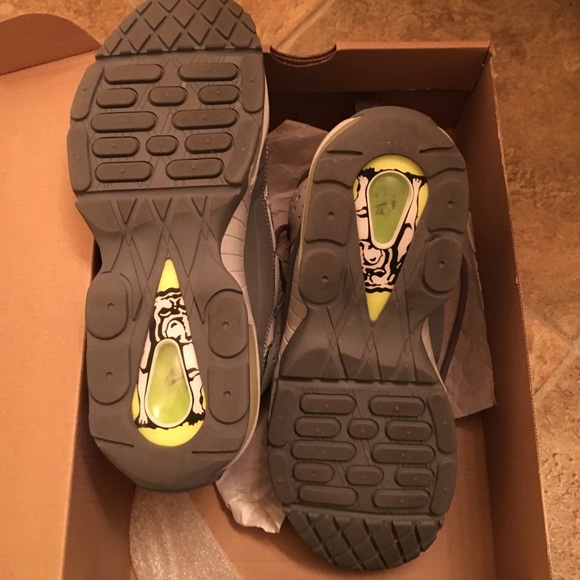 Gently used AirMax Nikes - Picture 3 of 4