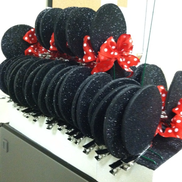 🎀Minnie Mouse clips!🎀 - Picture 2 of 4
