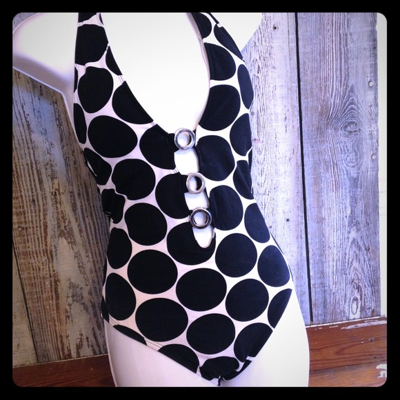 Stunning!! sexy 1pc halter open in front to belly!