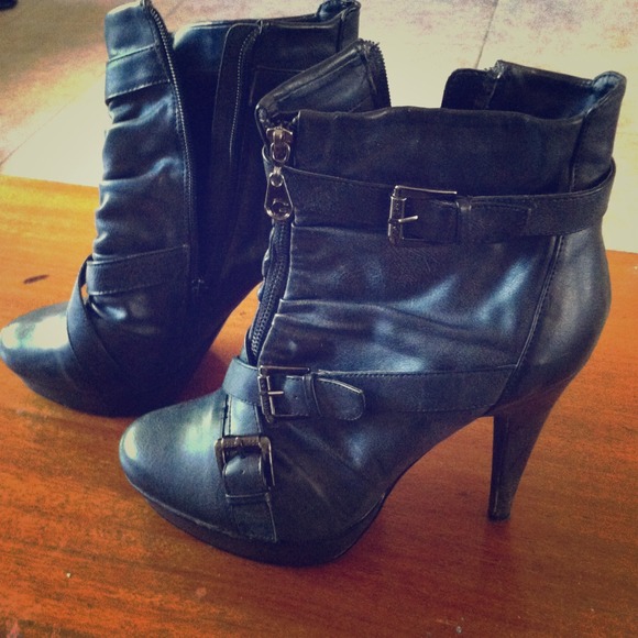 Sassy Guess boots!