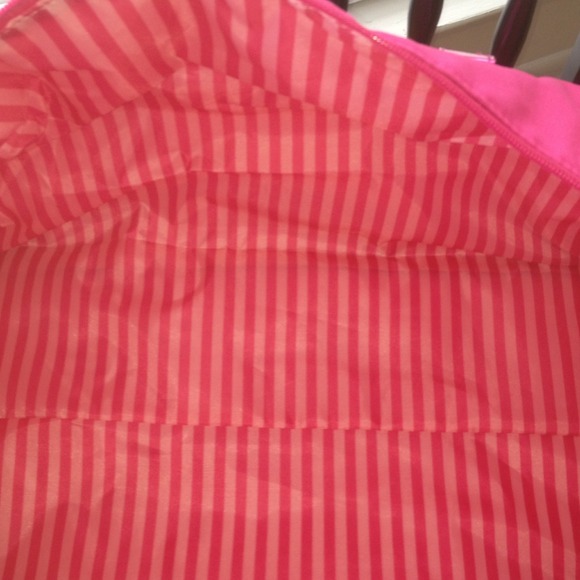 ***SOLD***Victoria Secret getaway bag - Picture 3 of 4