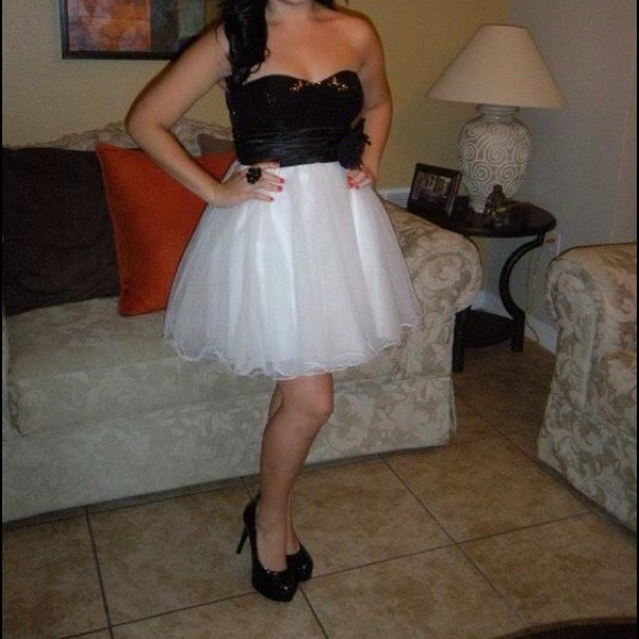 Homecoming/Prom dress - Picture 1 of 3