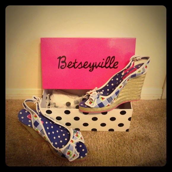 Betsey Johsonson Bethany blue Wedges