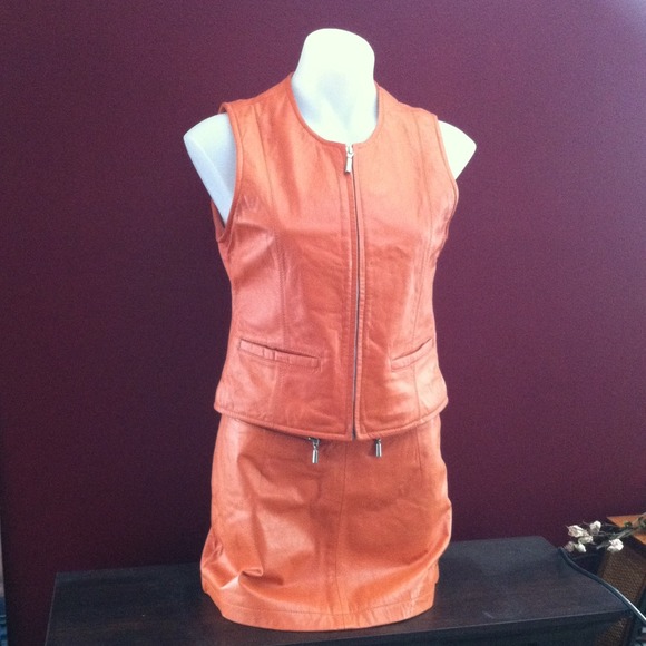 Leather suit / zipper accents. Best /med. skirt/6
