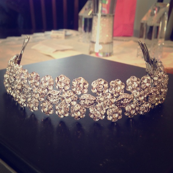✨Gorgeous Swarovski custom made head piece