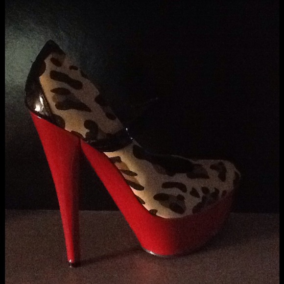 Candy Apple & Leopard Mary Jane Platforms size 8