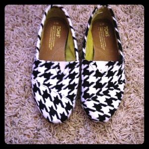 houndstooth print TOMS
