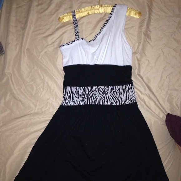 TRADED!! Super cute black and white dress!