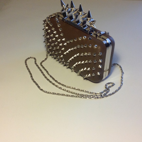 Taupe spiked knuckle ring statement clutch *NEW*