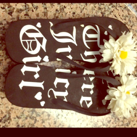 Black Juicy Couture Flip Flops size 9 👙