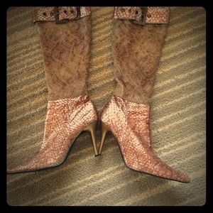 Awesome one of a kind boots! Wore them once!