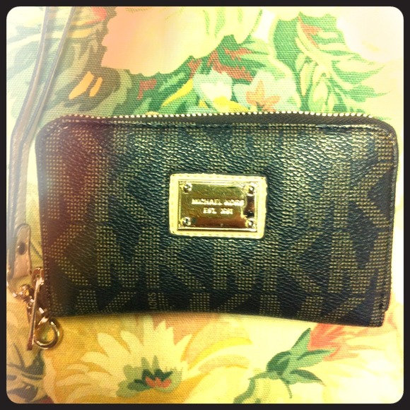 👛 Micheal Kors IPhone Case / Wallet 👛