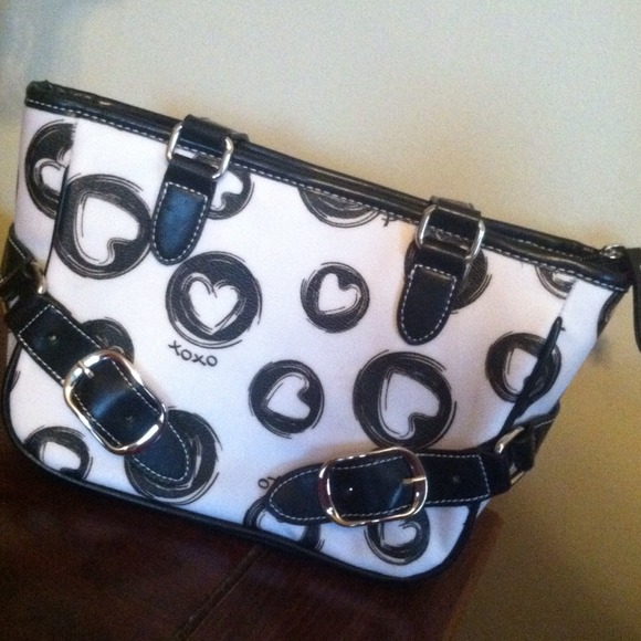 XOXO Handbags - 🎉FLASH SALE!! Black and white heart purse