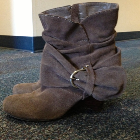 Shoes - Reserved for @jewlena