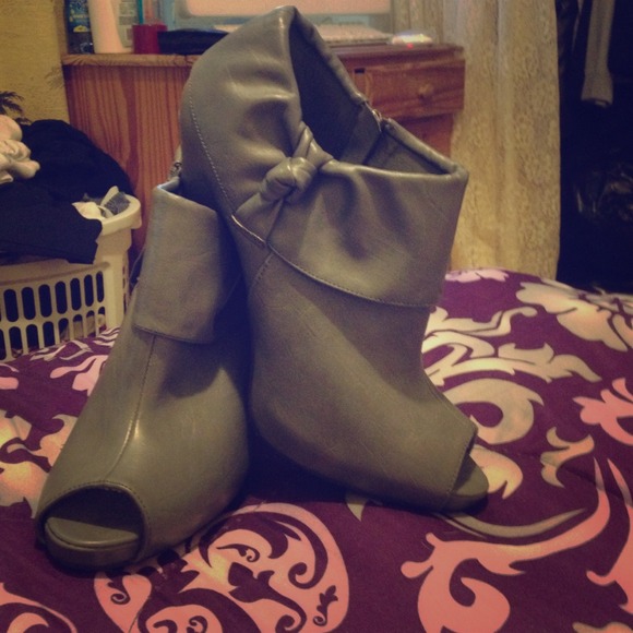 Gray peep toe booties!!!