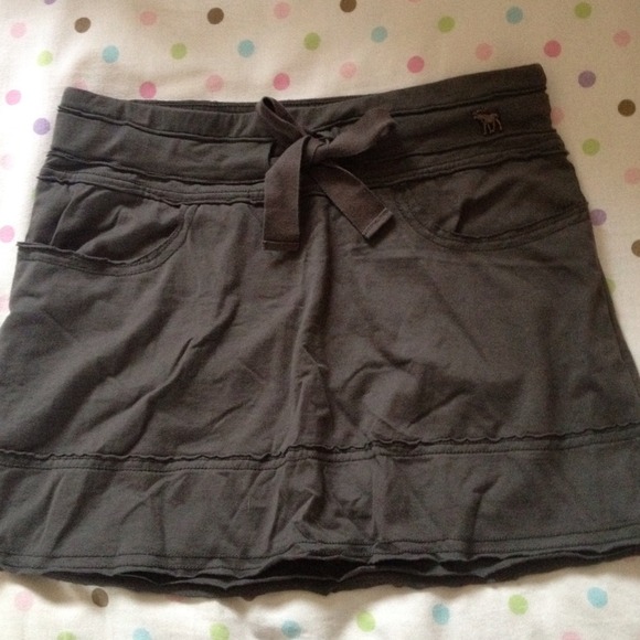 Brown ambercrombie skirt :)