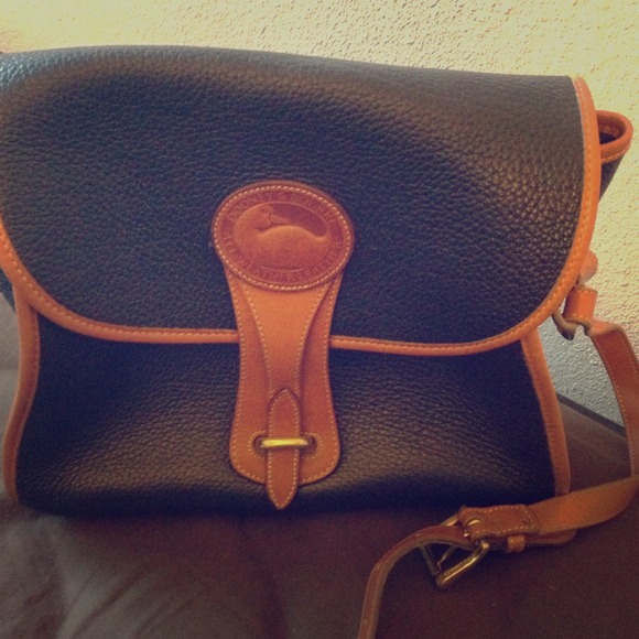 ✨REDUCED!!!✨Dooney and Bourke cross body