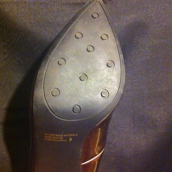 🔴REDUCED🔴 Purple Metallic Pointy Pumps - Picture 3 of 3