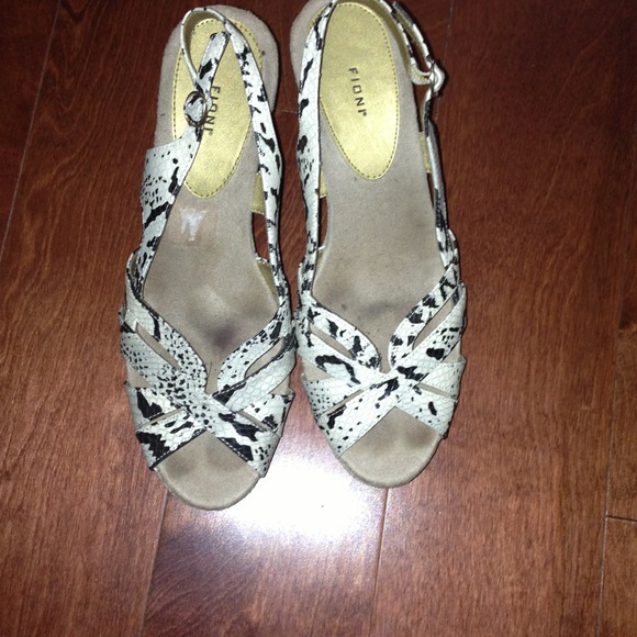 🚫Sold🚫Snakeskin Print Wedges - Picture 3 of 3