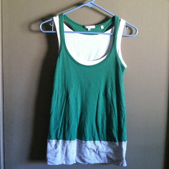 🚫SOLD🚫Bundled...Vince tank