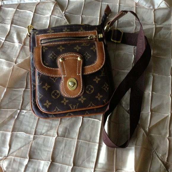 ⬇ Reduced* Louis Vuitton inspired cross body bag