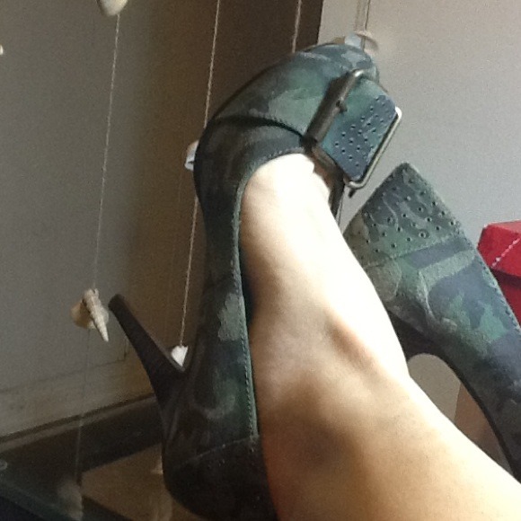 SOLD - Picture 3 of 4