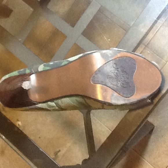 SOLD - Picture 4 of 4