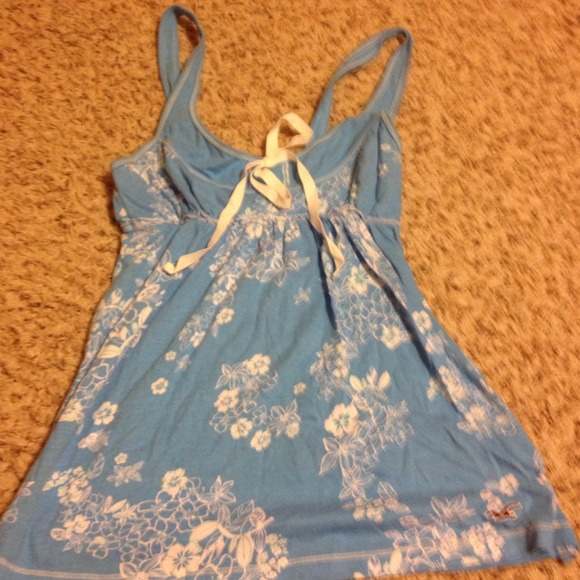Light blue with flowers tank Hollister - Picture 1 of 3