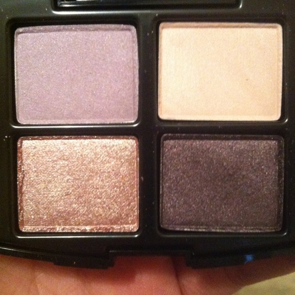 ❌❌SOLD❌❌3 piece makeup. - Picture 2 of 3