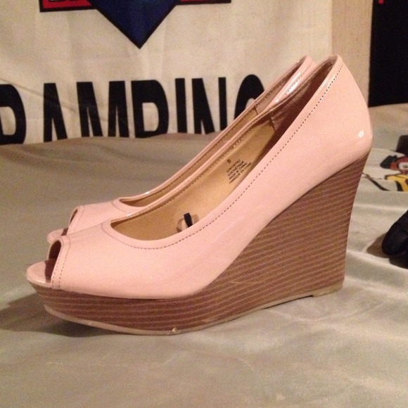 Pink wedges from express - Picture 1 of 3
