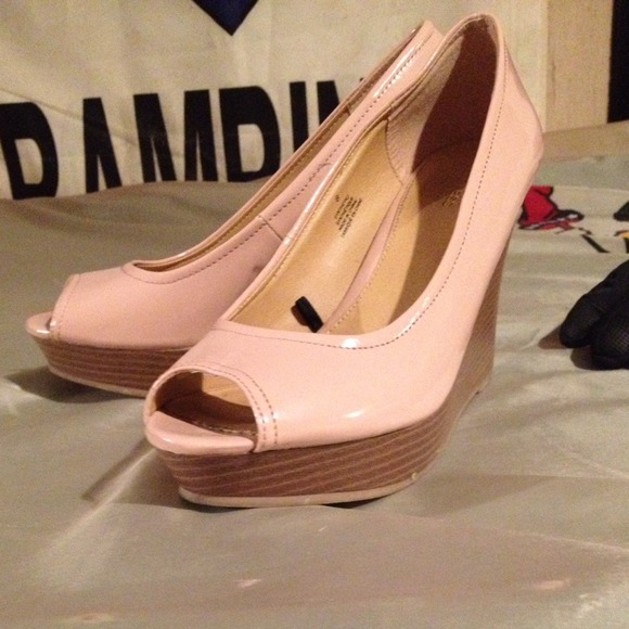 Pink wedges from express - Picture 3 of 3