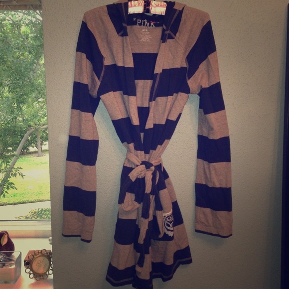 ⭐RESERVED⭐VS PINK "Hello Sleepyhead" striped robe
