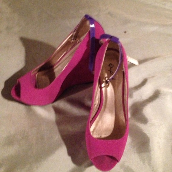 Fuschia wedges - Picture 2 of 2