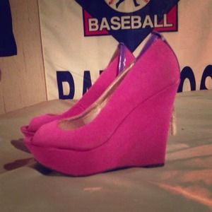 Fuschia wedges