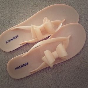 Steve Madden new jelly sandal 🎀