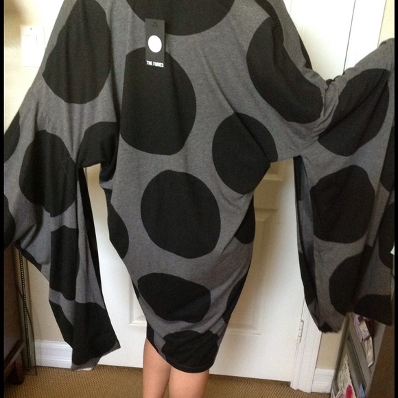 ๐SOLD๐ unique deep V kimono sleeved dress - Picture 2 of 4