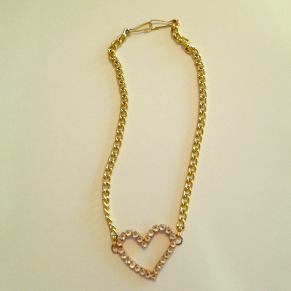 Short necklace