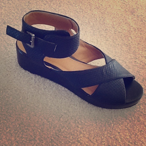 Urban Outfitter Deena&Ozzy NEW sandals