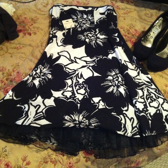 Black and white floral dress - Picture 2 of 3