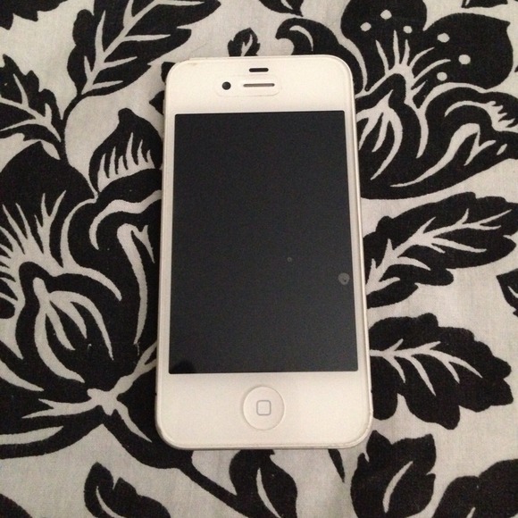 🚫Sold🚫iPhone 4 verizon with 3 cases
