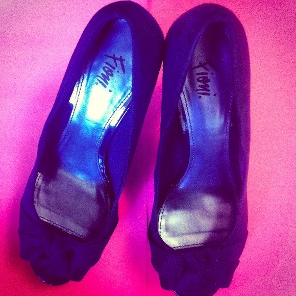 Navy blue heels