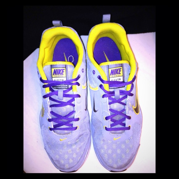 NIKE Shoes - ⚡HOLD⚡NIKE training FLEXTR