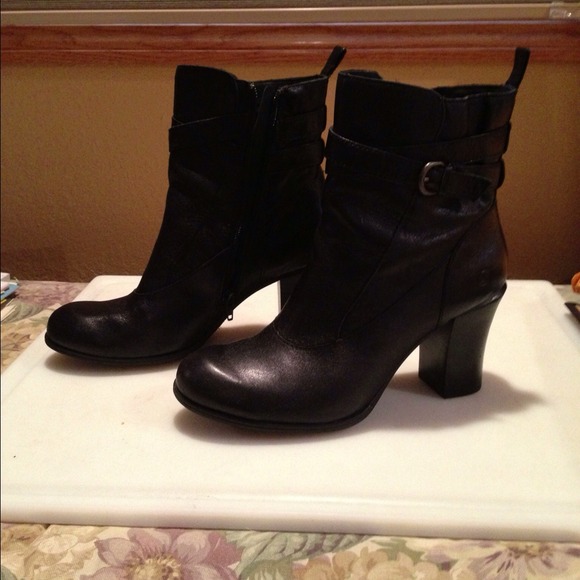 REDUCED Born black leather boots. - Picture 3 of 4