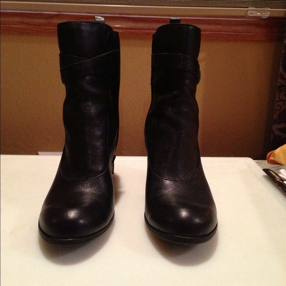 REDUCED Born black leather boots. - Picture 4 of 4