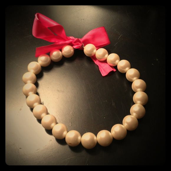 Oversized Pearl Fashion Necklace